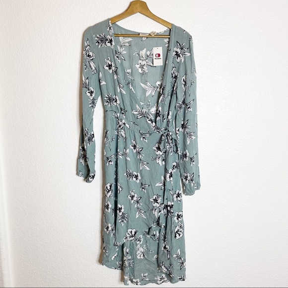 Buckle-  New Daytrip Floral Wrap Dress -M - Picture 3 of 6